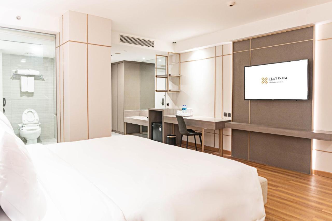 Platinum Hotel Tunjungan Сурабая Экстерьер фото